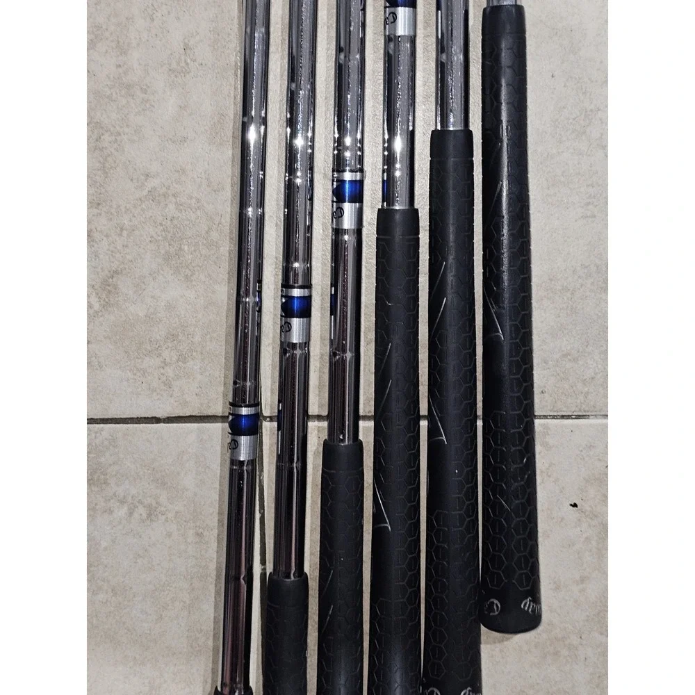 Callaway X18 Iron Set 4-pw With Uniflex With Good Grips 6 Clubs